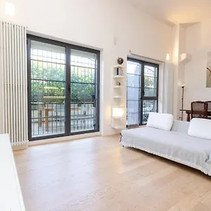 https://esclusivo-loft-con-due-camere-da-letto-e-terrazzo.italymilanhotels.net
