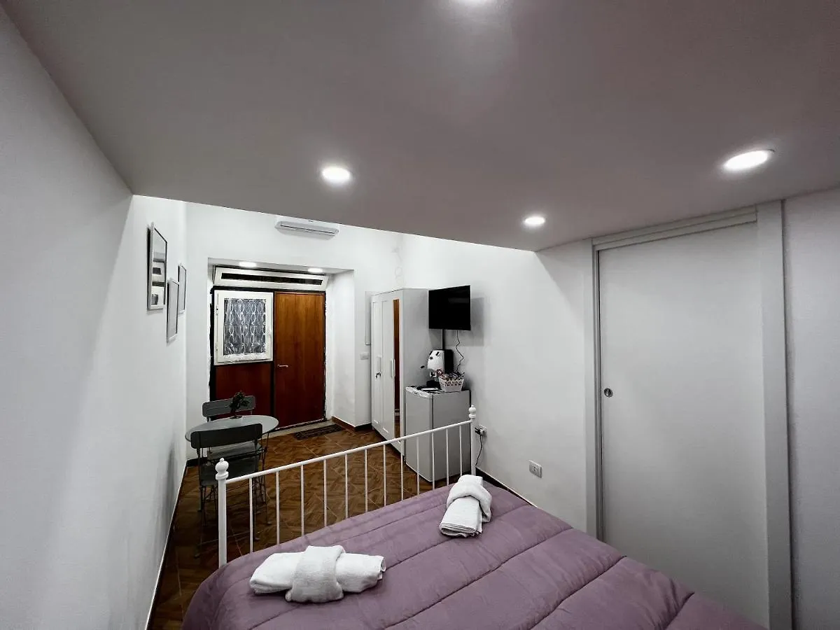 Piazza Carita Love Suite Napoli Italia